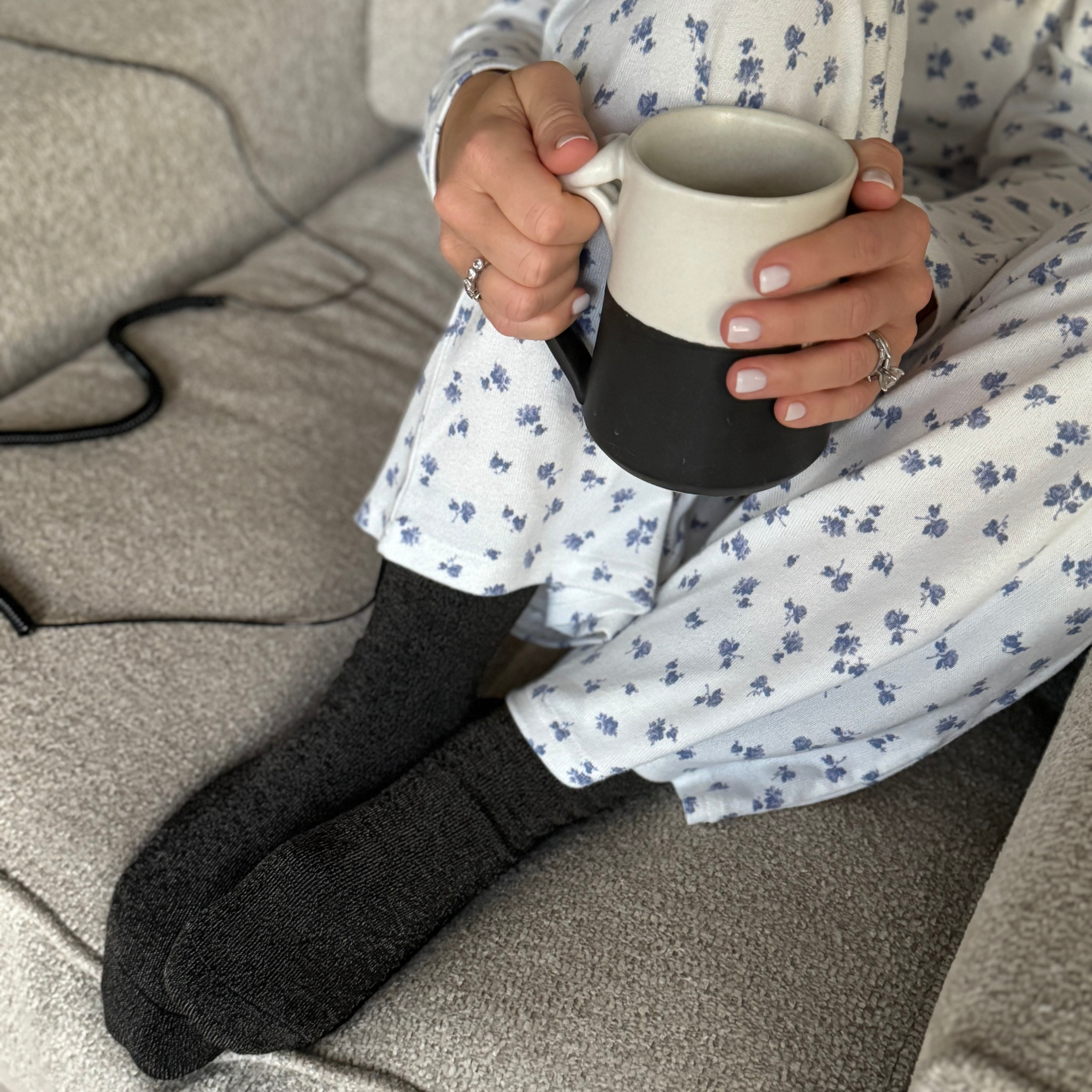 Earthing Grounded Socks For Relaxing.Png